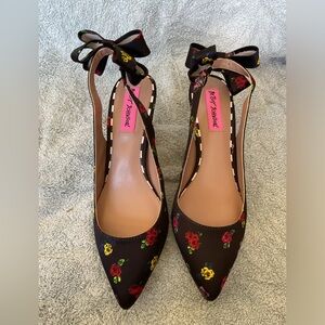 New Betsey Johnson Cadee Kitten Heel Strapped Bow Covered SHOES Black Satin